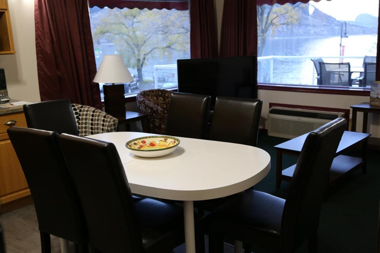 Deluxe Queen Suite Lake View Non Pet Friendly
