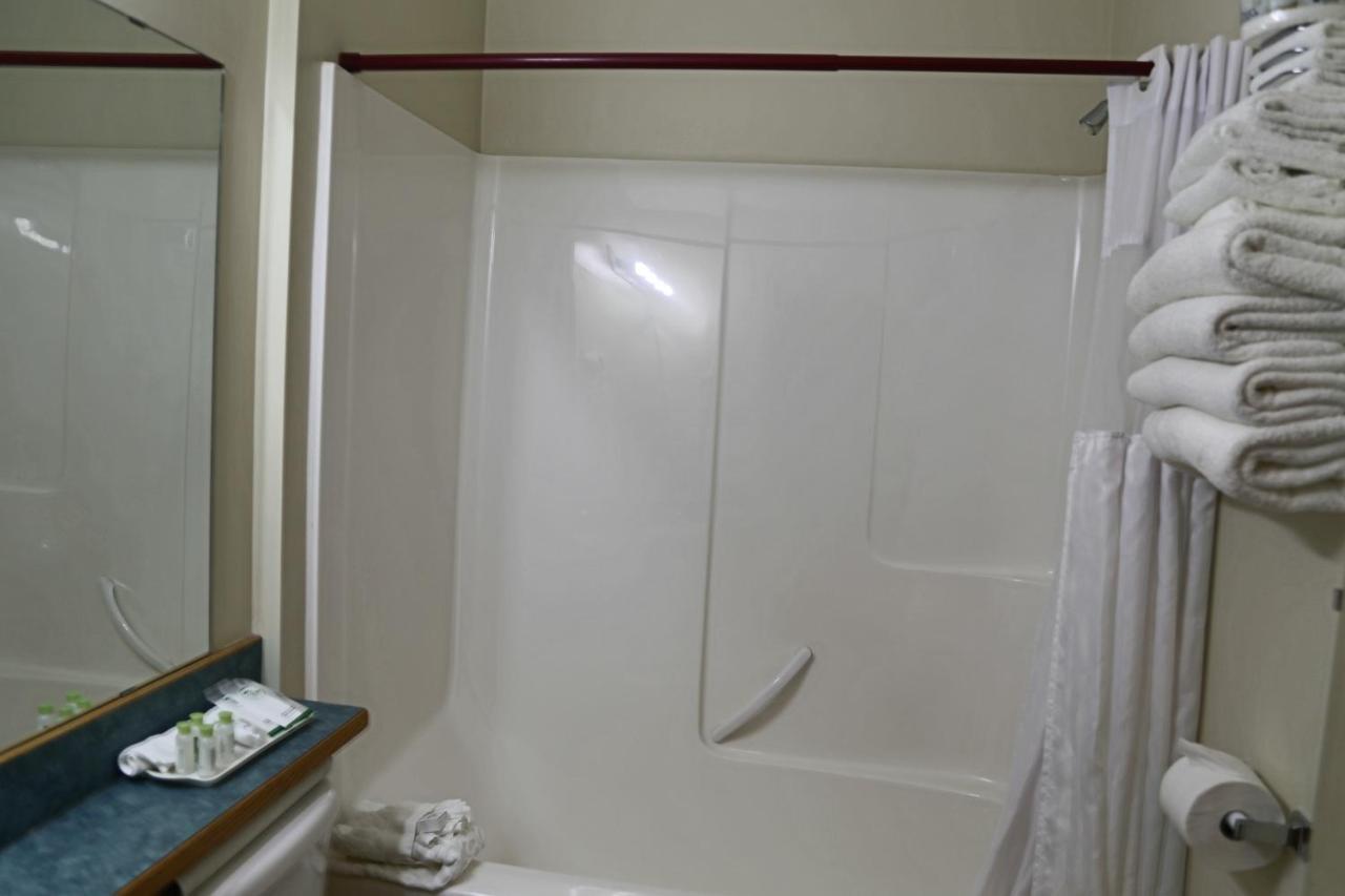 Deluxe Queen Suite Non Pet Friendly
