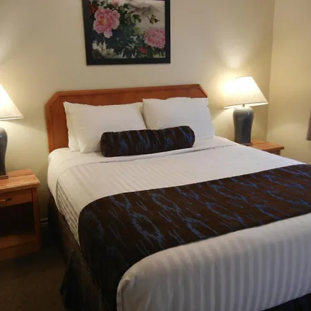 Slumberlodge Hotel-3